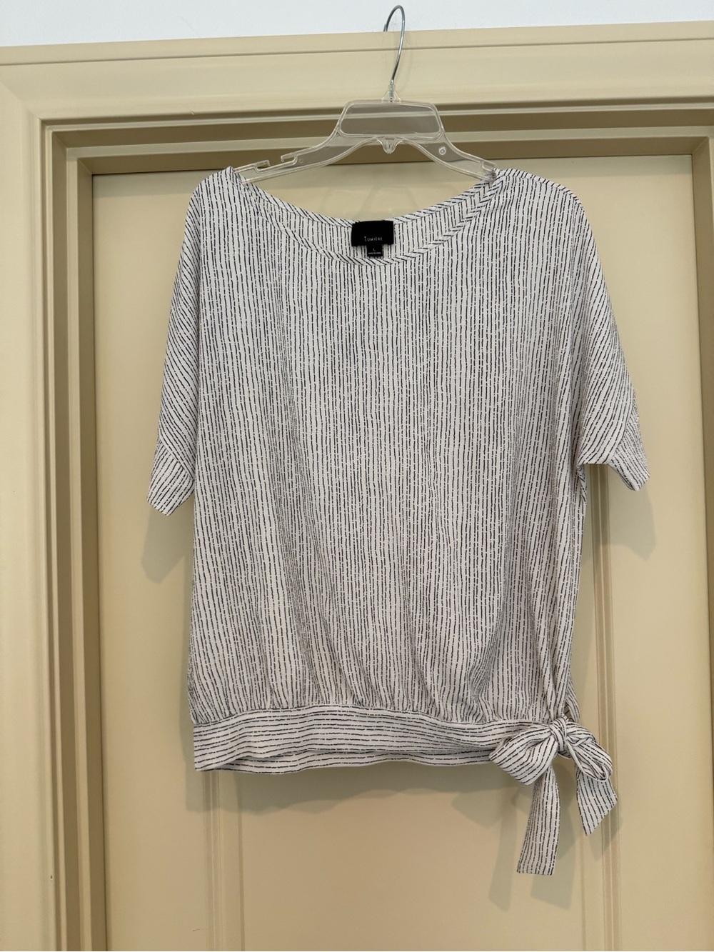 Lumiere White/cream and Black Striped Short-Sleeve Tie-Hem Top